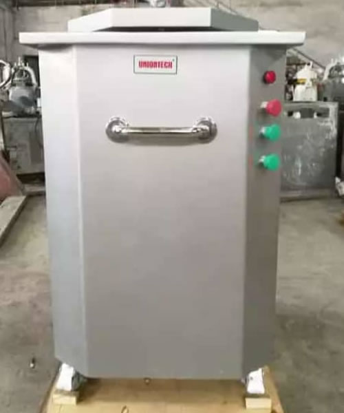 Hydraulic dough divider